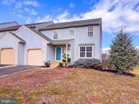 146 Laurel Cir, Newtown, PA 18940