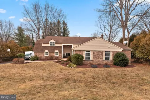 48 Brookside Dr, Holland, PA 18966