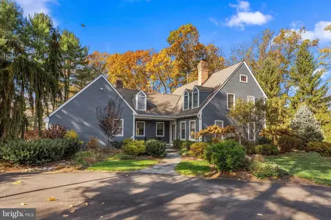 1063 Buck Creek Cir, Yardley, PA 19067