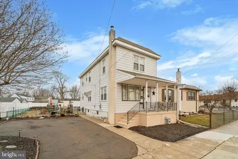 1257 Radcliffe St, Bristol, PA 19007