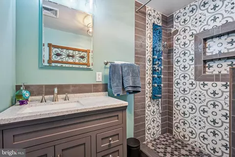 Bath - 981 Mueller Rd, Warminster, PA 18974 photo 6 of 6