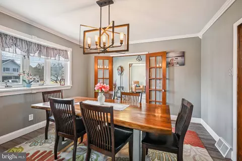 Dining - 981 Mueller Rd, Warminster, PA 18974 photo 2 of 3