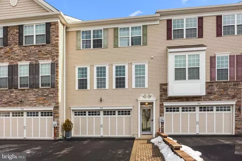 1995 Hickory Ln, Langhorne, PA 19047