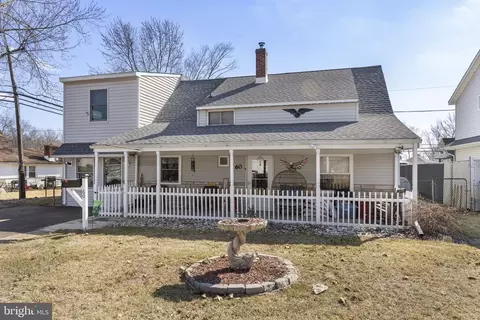 60 Inland Rd, Levittown, PA 19057