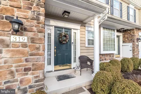 319 Oxford Ln, Chalfont, PA 18914