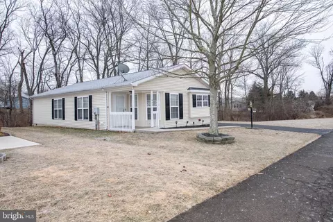 642 Silverwind Ct E #E, New Hope, PA 18938