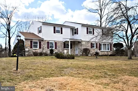 82 Serene Dr, Southampton, PA 18966