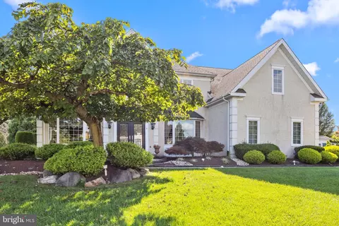 9 Cropwell Ln, Holland, PA 18966