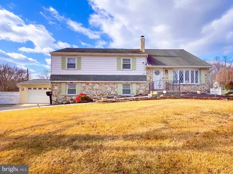 18 Wilbur Rd, Yardley, PA 19067