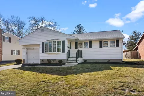327 Hamilton Blvd, Morrisville, PA 19067