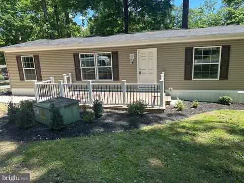 18 Ash Ln, Quakertown, PA 18951