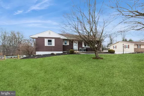 67 Schan Dr, Southampton, PA 18966