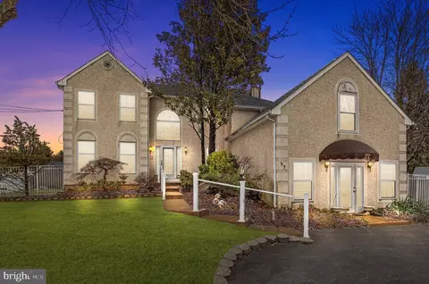 77 Makefield Rd, Yardley, PA 19067