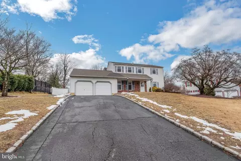 739 Ross Dr, Feasterville Trevose, PA 19053