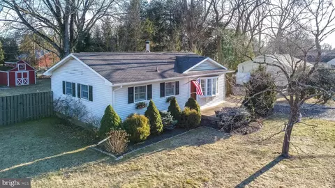 124 Maple Ln, Doylestown, PA 18901