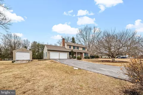 2002 Evergreen Dr, Perkasie, PA 18944