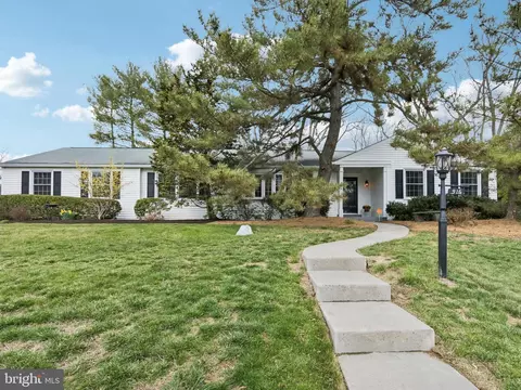 916 Princess Dr, Yardley, PA 19067