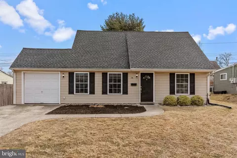 14 Victoria Ln, Levittown, PA 19054