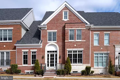 10 Meadowbrook Ct, New Hope, PA 18938
