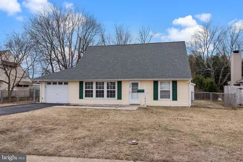 142 Harmony Rd, Levittown, PA 19056
