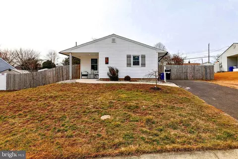 11 Tall Pine Ln, Levittown, PA 19054