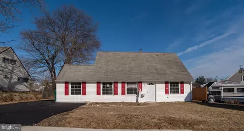41 Crown Rd, Levittown, PA 19057