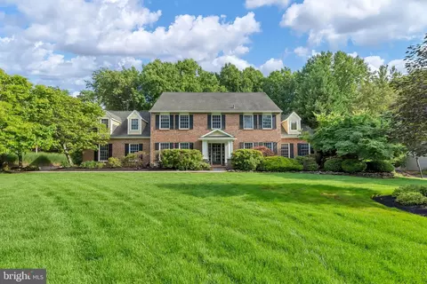 16 Newburyport Rd, Feasterville Trevose, PA 19053