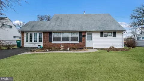 34 Jasmine Rd, Levittown, PA 19056