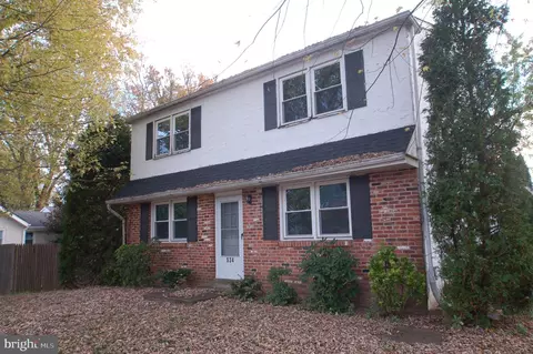 536 Kalmia St, Warminster, PA 18974