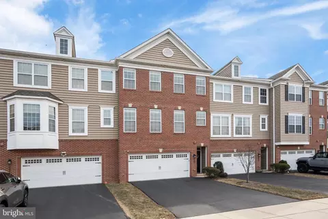 204 Saddlebrook Dr, Bensalem, PA 19020 photo 2
