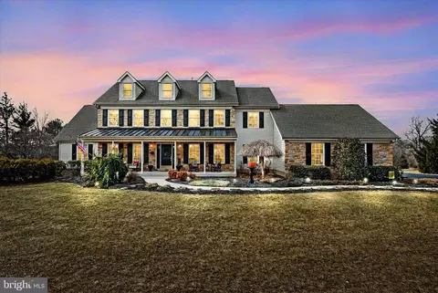 4020 Fountain Cir, Fountainville, PA 18923