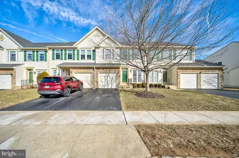618 Tulip Dr, Warrington, PA 18976