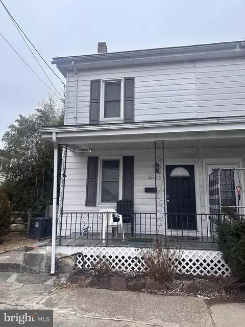 33 S 9th St, Quakertown, PA 18951