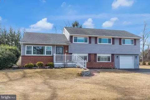 69 Upper Hilltop Rd, Yardley, PA 19067