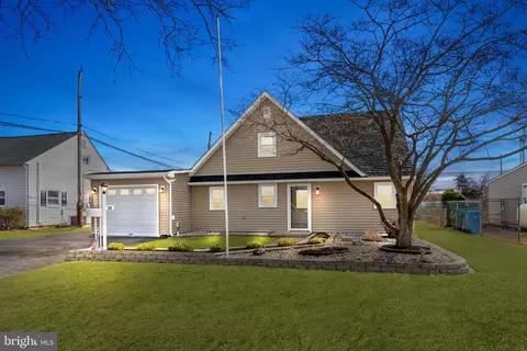 92 Coral Ln, Levittown, PA 19055
