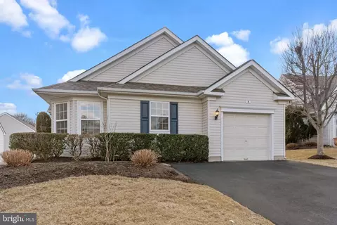 8 Bluebonnet Rd, Langhorne, PA 19047