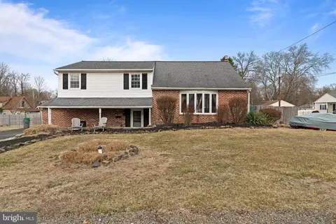 2409 Avenue E, Levittown, PA 19056