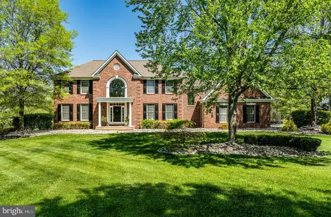 1616 Thistlewood Dr, Washington Crossing, PA 18977