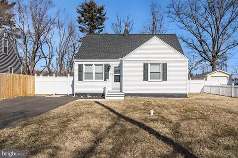 924 Winder Dr, Bristol, PA 19007