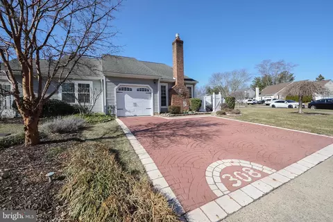 308 Woods Edge Pl, Langhorne, PA 19047