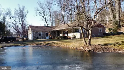 60 Winding Ln, Feasterville Trevose, PA 19053