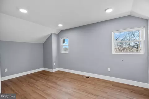 Bedroom - 2000 Bath Rd, Bristol, PA 19007 photo 2 of 2