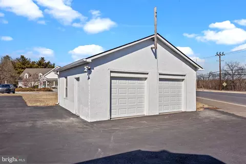 Exterior - 2000 Bath Rd, Bristol, PA 19007 photo 7 of 9