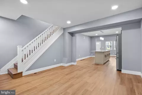 Living - 2000 Bath Rd, Bristol, PA 19007 photo 2 of 4