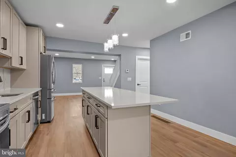 Entry Way - 2000 Bath Rd, Bristol, PA 19007 photo 2 of 10