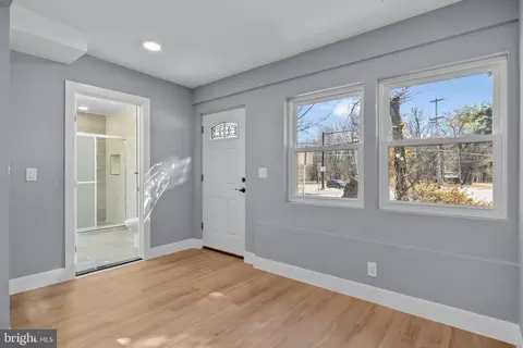 Entry Way - 2000 Bath Rd, Bristol, PA 19007 photo 3 of 10
