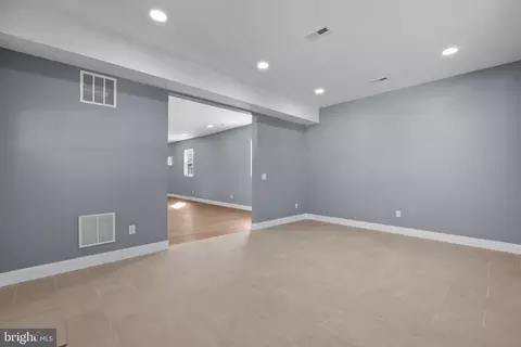 Living - 2000 Bath Rd, Bristol, PA 19007 photo 4 of 4