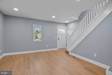 Living - 2000 Bath Rd, Bristol, PA 19007 photo 3 of 4