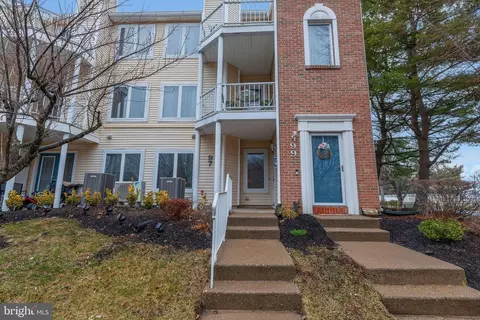 97 Joan Ct, Levittown, PA 19057
