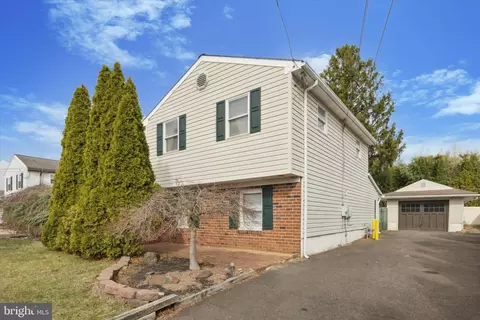 989 Jeffrey Ln, Langhorne, PA 19047